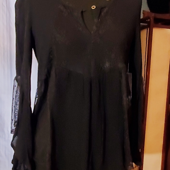 NWT SEXY BLOUSE, BELL SLEEVES, LACE DETAIL, SMALL SOCIETY GIRL - Picture 3 of 11